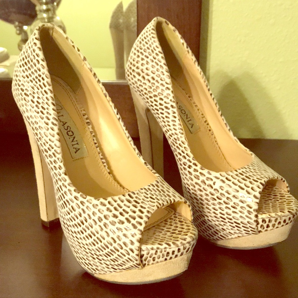 Pattern shoes
